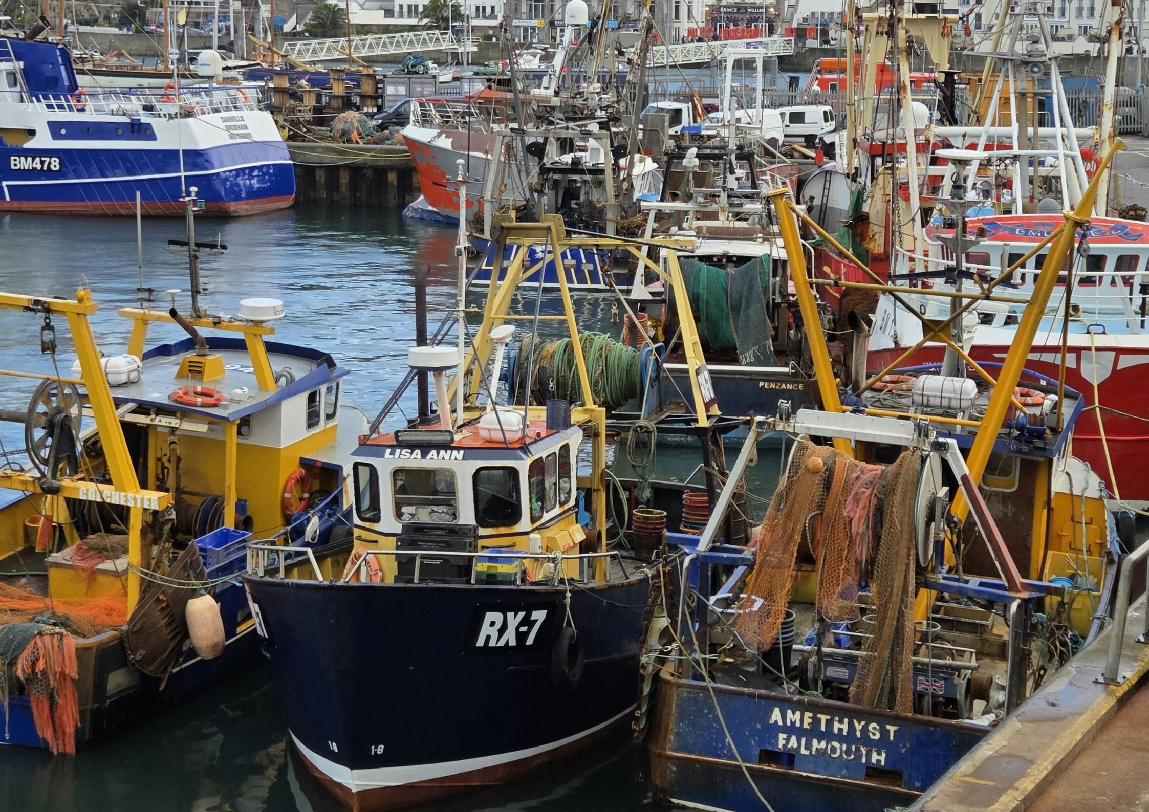 Image of fishing boats by the pier